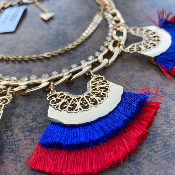 NWT GUESS GOLD TONE RED & BLUE FRINGE NECKLACE - Picture 5 of 6